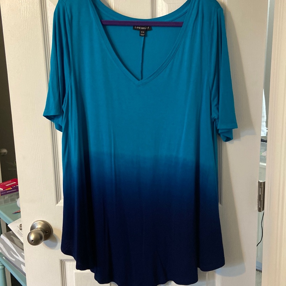 Lane Bryant blue ombré v neck swing shirt. Size 14/16.